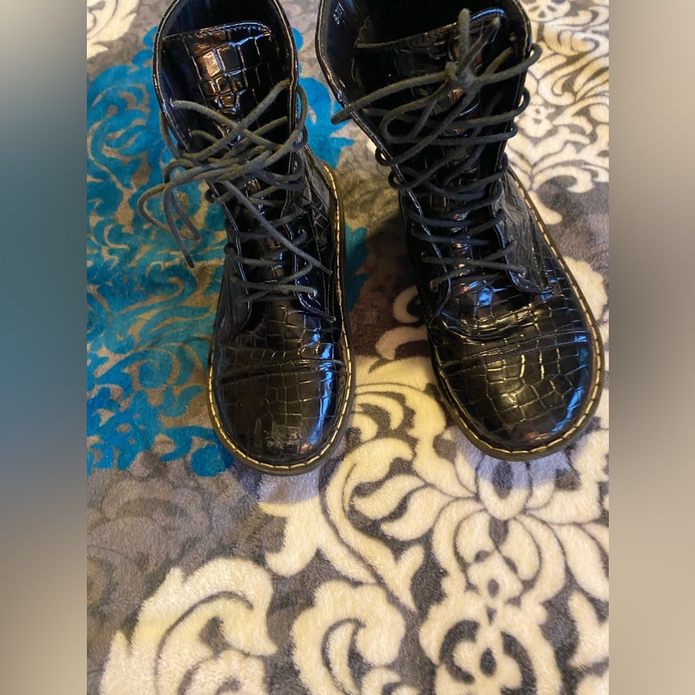 Black patent leather ankle boots size 7 used string up the front